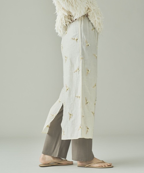 Curensology（カレンソロジー）の「Curensology(カレンソロジー)/フラワービーズスカート（スカート・レディース・オフホワイト/ブラック・FREE）」の4枚目の写真