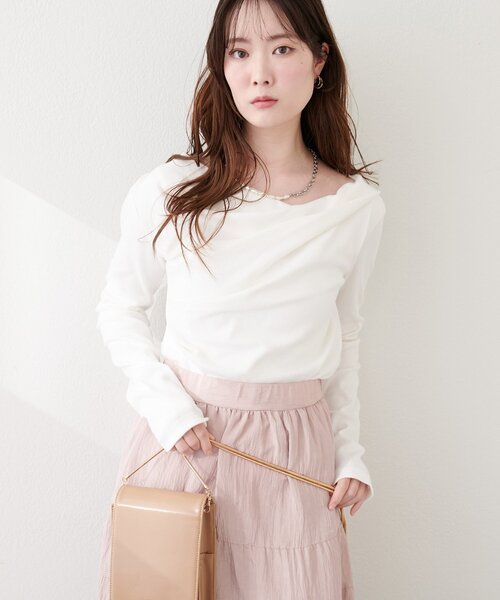 natural couture（ナチュラルクチュール）の「スムース天竺ドレーププルオーバー（ニット/セーター・レディース・オフホワイト/ブラック/ピンク・FREE）」の6枚目の写真