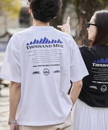 THOUSAND MILE（サウザンドマイル）の「限定展開 THOUSAND MILE/サウザンドマイル THOUSAND MILE×FREAK'S STORE/サウザンドマイル 別注 バックプリント ヒストリーロゴTシャツ/抗菌防臭/吸水速乾（Tシャツ/カットソー）」