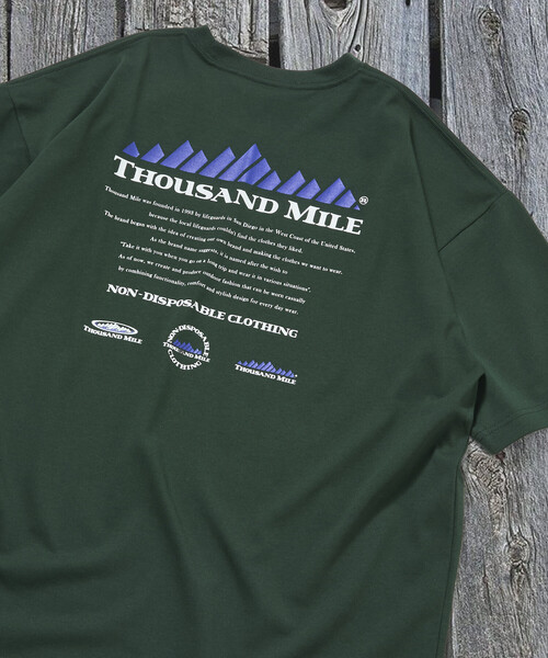 THOUSAND MILE(サウザンドマイル)の「限定展開 THOUSAND MILE/サウザンドマイル THOUSAND MILE×FREAK'S STORE/サウザンドマイル 別注 バックプリント ヒストリーロゴTシャツ/抗菌防臭/吸水速乾(Tシャツ/カットソー・メンズ・ホワイト/グリーン/アッシュグレー/ブラック・SMALL/MEDIUM/LARGE)」の4枚目の写真