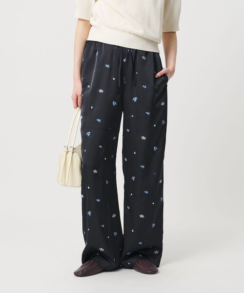 BEAUTY&YOUTH UNITED ARROWS(ビューティーアンドユースユナイテッドアローズ)の「フラワー エンブロイダリー ドローストリング パンツ ウォッシャブル(その他パンツ・レディース・ライトグレー/ブラック・M/S)」の1枚目の写真