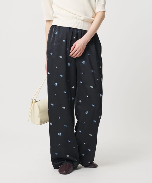 BEAUTY&YOUTH UNITED ARROWS(ビューティーアンドユースユナイテッドアローズ)の「フラワー エンブロイダリー ドローストリング パンツ ウォッシャブル(その他パンツ・レディース・ライトグレー/ブラック・M/S)」の3枚目の写真