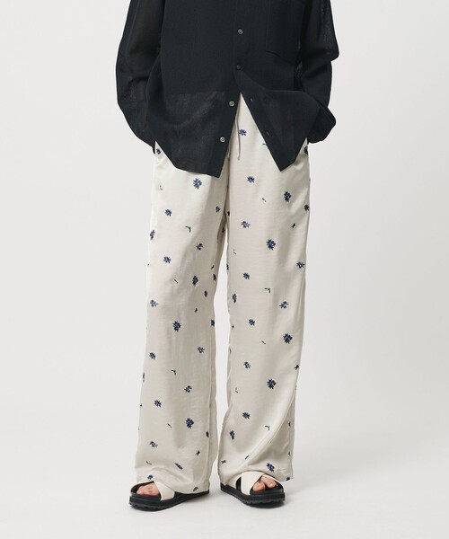 BEAUTY&YOUTH UNITED ARROWS(ビューティーアンドユースユナイテッドアローズ)の「フラワー エンブロイダリー ドローストリング パンツ ウォッシャブル(その他パンツ・レディース・ライトグレー/ブラック・M/S)」の5枚目の写真