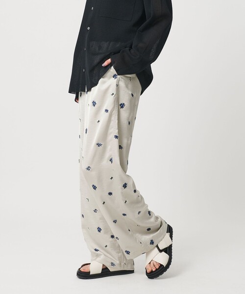 BEAUTY&YOUTH UNITED ARROWS(ビューティーアンドユースユナイテッドアローズ)の「フラワー エンブロイダリー ドローストリング パンツ ウォッシャブル(その他パンツ・レディース・ライトグレー/ブラック・M/S)」の6枚目の写真