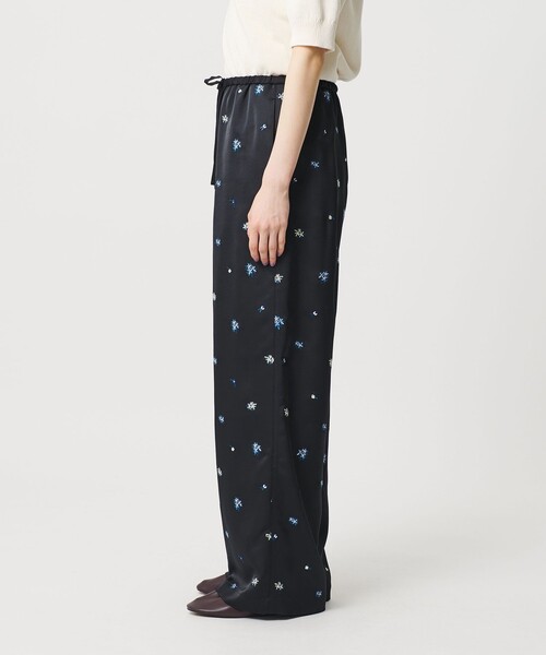 BEAUTY&YOUTH UNITED ARROWS(ビューティーアンドユースユナイテッドアローズ)の「フラワー エンブロイダリー ドローストリング パンツ ウォッシャブル(その他パンツ・レディース・ライトグレー/ブラック・M/S)」の9枚目の写真