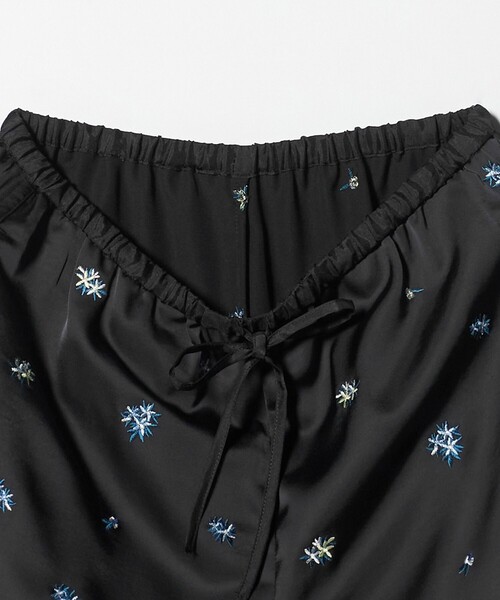 BEAUTY&YOUTH UNITED ARROWS(ビューティーアンドユースユナイテッドアローズ)の「フラワー エンブロイダリー ドローストリング パンツ ウォッシャブル(その他パンツ・レディース・ライトグレー/ブラック・M/S)」の13枚目の写真