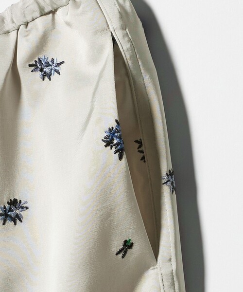 BEAUTY&YOUTH UNITED ARROWS(ビューティーアンドユースユナイテッドアローズ)の「フラワー エンブロイダリー ドローストリング パンツ ウォッシャブル(その他パンツ・レディース・ライトグレー/ブラック・M/S)」の18枚目の写真