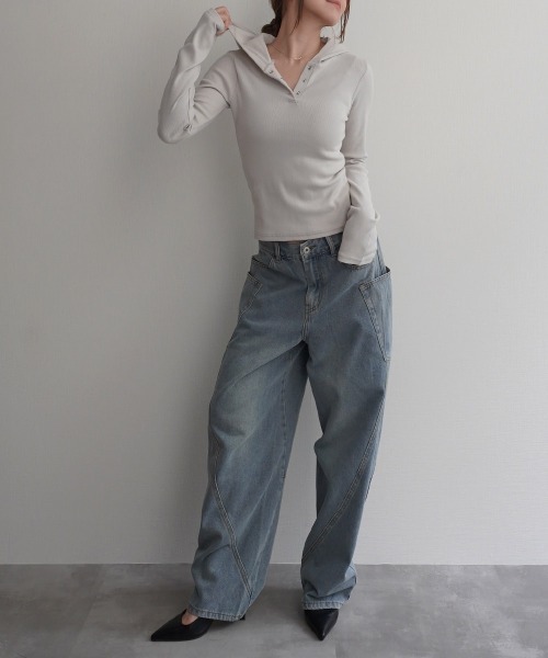 Rashik(ラシク)の「【Rashik】フーディーヘンリーネックトップス(Tシャツ/カットソー・レディース・ベージュ/ブラック/グレー・FREE)」の13枚目の写真