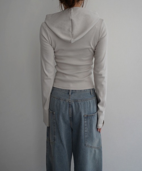 Rashik(ラシク)の「【Rashik】フーディーヘンリーネックトップス(Tシャツ/カットソー・レディース・ベージュ/ブラック/グレー・FREE)」の6枚目の写真