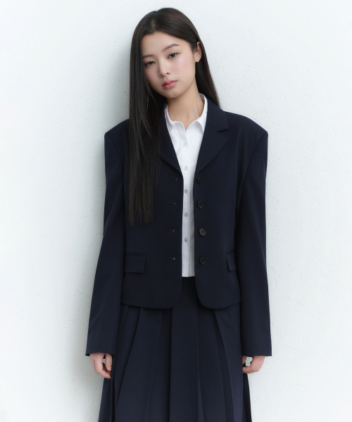 MUSINSA STANDARD WOMAN（ムシンサスタンダードウーマン）の「ウィメンズ4ボタンショートブレザー[ネイビー]（テーラードジャケット・レディース・その他・SMALL/MEDIUM/LARGE/X-SMALL）」の3枚目の写真