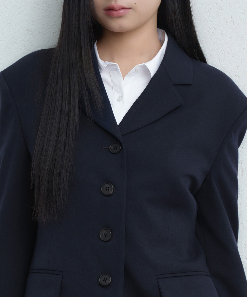 MUSINSA STANDARD WOMAN（ムシンサスタンダードウーマン）の「ウィメンズ4ボタンショートブレザー[ネイビー]（テーラードジャケット・レディース・その他・SMALL/MEDIUM/LARGE/X-SMALL）」の5枚目の写真