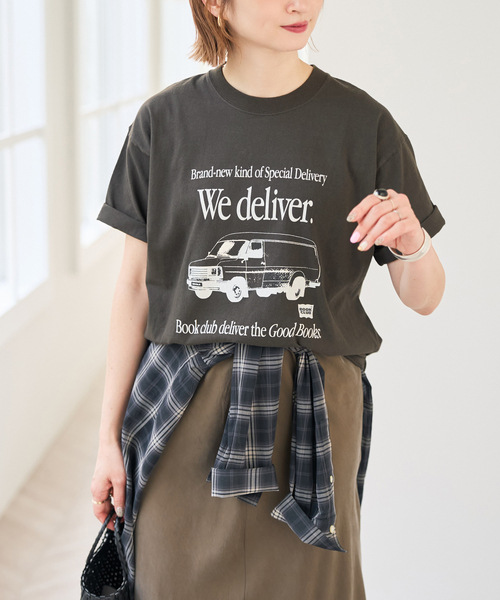 Spick & Span(スピックアンドスパン)の「《別注》BOOK CLUB/ブッククラブ We Deliver Tshirt(Tシャツ/カットソー・レディース・ブルー/ブラック系その他/イエロー・FREE)」の7枚目の写真