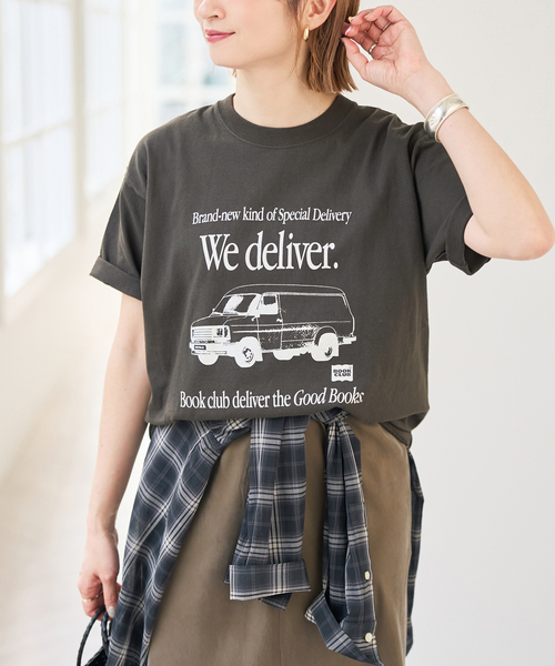 Spick & Span(スピックアンドスパン)の「《別注》BOOK CLUB/ブッククラブ We Deliver Tshirt(Tシャツ/カットソー・レディース・ブルー/ブラック系その他/イエロー・FREE)」の8枚目の写真