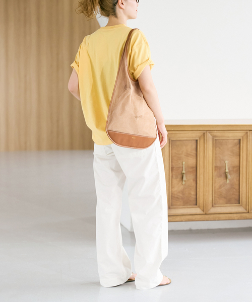 Spick & Span(スピックアンドスパン)の「《別注》BOOK CLUB/ブッククラブ We Deliver Tshirt(Tシャツ/カットソー・レディース・ブルー/ブラック系その他/イエロー・FREE)」の19枚目の写真