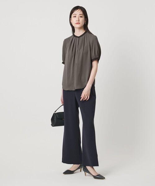 UNITED ARROWS(ユナイテッドアローズ)の「バイカラーパイピング ショートスリーブ ブラウス(シャツ/ブラウス・レディース・その他7/オフホワイト/ナチュラル/ダークグレー/ダークブラウン/その他1・FREE)」の11枚目の写真