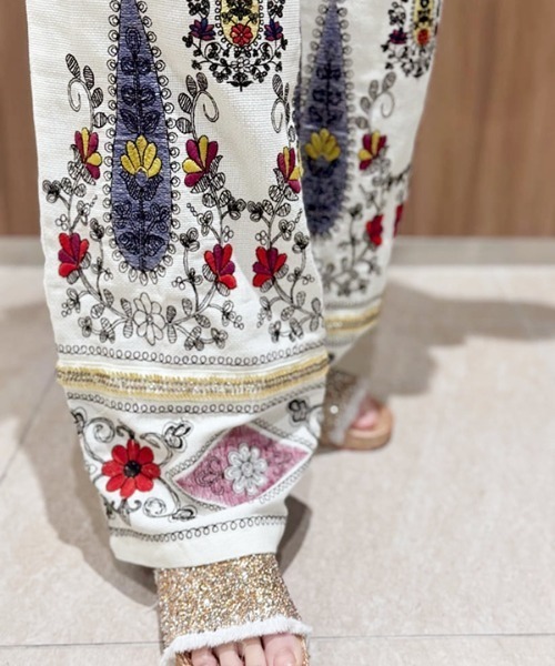 チャイハネ(チャイハネ)の「【チャイハネ】アナーシャ刺繍パンツ(その他パンツ・レディース・ホワイト/ネイビー/イエロー・FREE)」の7枚目の写真