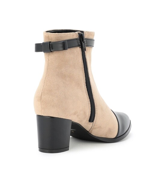 TOCCA(トッカ)の「TOCCA CLOVER BELTED BOOTS ブーツ(ブーツ・レディース・ブラック系/ベージュ系/アイボリー系・LARGE/MEDIUM/SMALL)」の16枚目の写真