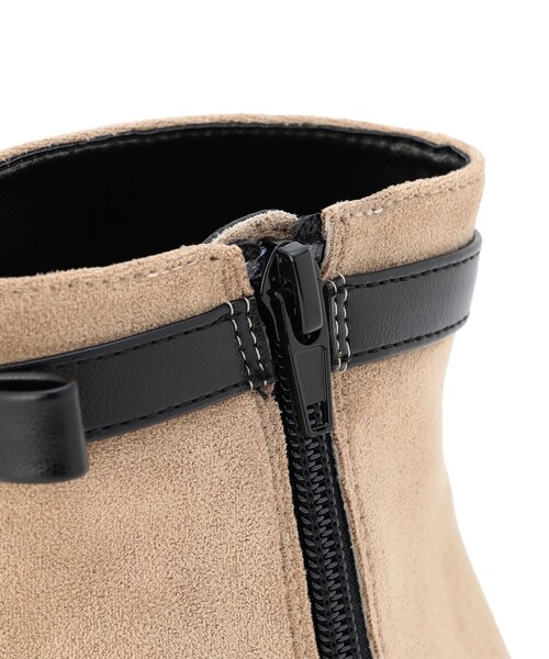 TOCCA(トッカ)の「TOCCA CLOVER BELTED BOOTS ブーツ(ブーツ・レディース・ブラック系/ベージュ系/アイボリー系・LARGE/MEDIUM/SMALL)」の5枚目の写真