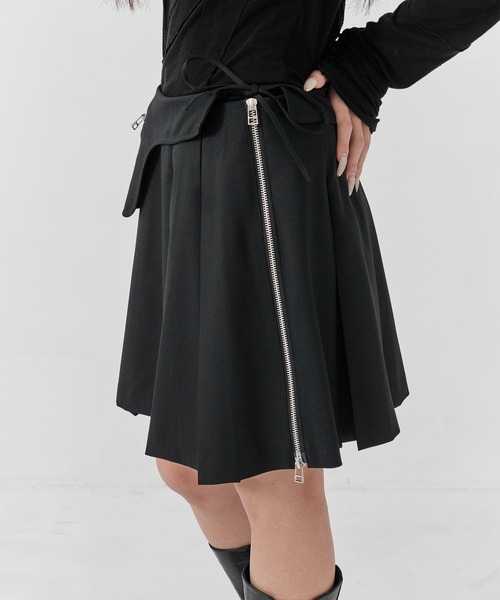 CONZ(コンズ)の「pleated skirt(スカート・レディース・チャコールグレー/ブラック・1/2)」の4枚目の写真