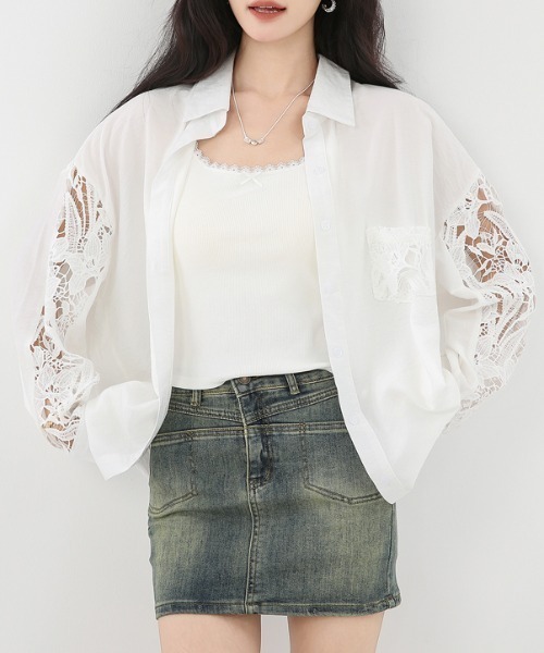 AMAJI(アマジ)の「フレンチヴィンテージ風 レース切替シャツ ゆったり長袖きれいめブラウス(シャツ/ブラウス・レディース・ホワイト・2/1)」の1枚目の写真
