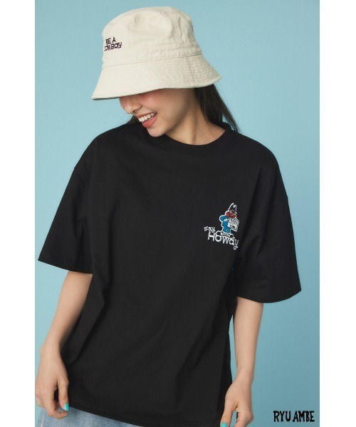 RODEO CROWNS WIDE BOWL(ロデオクラウンズワイドボウル)の「(ryu ambe)MOTIF刺繍Tシャツ(Tシャツ/カットソー・レディース・オフホワイト/ブルー/ブラック/カーキ・MEDIUM/LARGE)」の3枚目の写真