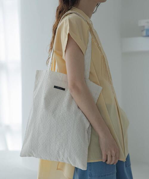 URBAN RESEARCH Sonny Label(アーバンリサーチサニーレーベル)の「コットンレーストートバッグ(トートバッグ・レディース・アイボリー/ブラック/ブルー・FREE)」の7枚目の写真