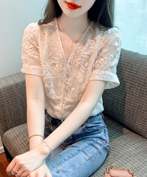 AMAJI（アマジ）の「レース刺繍 シフォン 深Vネック Hライン ブラウス（シャツ/ブラウス・レディース・ホワイト・X-LARGE/LARGE/MEDIUM/SMALL）」の2枚目の写真