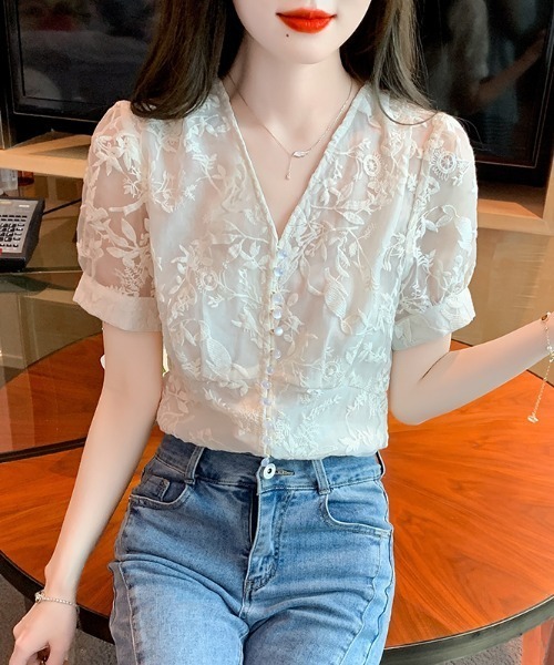 AMAJI（アマジ）の「レース刺繍 シフォン 深Vネック Hライン ブラウス（シャツ/ブラウス・レディース・ホワイト・X-LARGE/LARGE/MEDIUM/SMALL）」の3枚目の写真