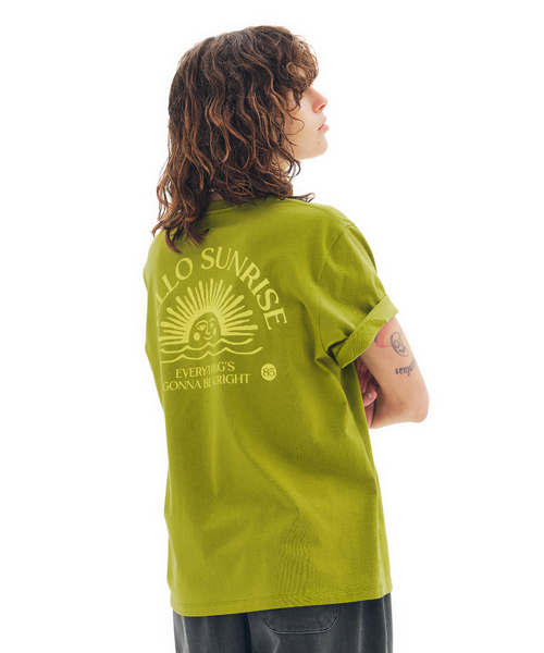 HELLO SUNRISE(ハローサンライズ)の「HS OG Logo Tee_Olive(Tシャツ/カットソー・レディース・オリーブ・LARGE/MEDIUM/X-LARGE/SMALL)」の1枚目の写真