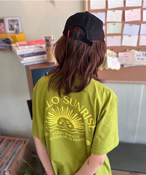 HELLO SUNRISE(ハローサンライズ)の「HS OG Logo Tee_Olive(Tシャツ/カットソー・レディース・オリーブ・LARGE/MEDIUM/X-LARGE/SMALL)」の4枚目の写真