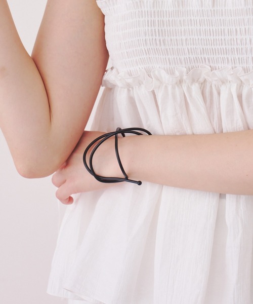 SOEMIN(ソミン)の「Deformed bangle/デフォルムドバングル(バングル/リストバンド・レディース・シルバー/ブラック・FREE)」の16枚目の写真