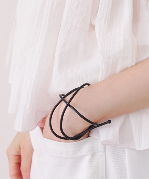 SOEMIN(ソミン)の「Deformed bangle/デフォルムドバングル(バングル/リストバンド・レディース・シルバー/ブラック・FREE)」の17枚目の写真