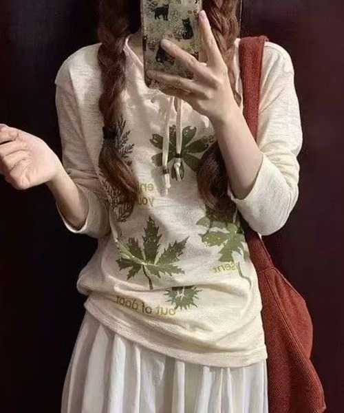 AsheKsha（アシクシャ）の「森系レトロ植物柄レースアップVネック長袖トップス（Tシャツ/カットソー・レディース・ダークグリーン/ベージュ・M）」の17枚目の写真