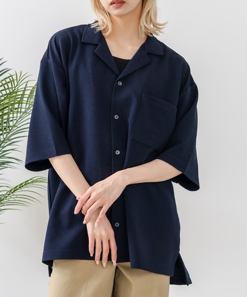 Blue Standard (ブルースタンダード)の「【BLUE STANDARD/ブルースタンダード】【吸水速乾・ストレッチ性に優れた快適シャツ】ドライリップル オープンカラーシャツ イージーケア さらさら快適 ユニセックス(シャツ/ブラウス・メンズ・スミクロ/ブラック/ネイビー/グレー・X-LARGE/MEDIUM/LARGE)」の4枚目の写真