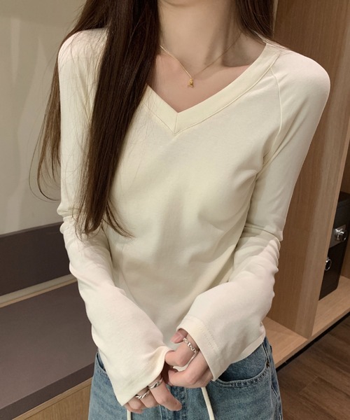 2ly2(トゥーリートゥー)の「シンプルVネックトップス(Tシャツ/カットソー・レディース・ブルー/アイボリー・FREE)」の1枚目の写真