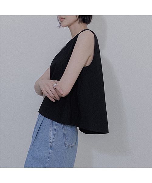 MEMUA（メムア）の「マッシュスリーブレスブラウス（ブラック）（シャツ/ブラウス・レディース・クリーム/ブラック・SMALL/MEDIUM）」の2枚目の写真
