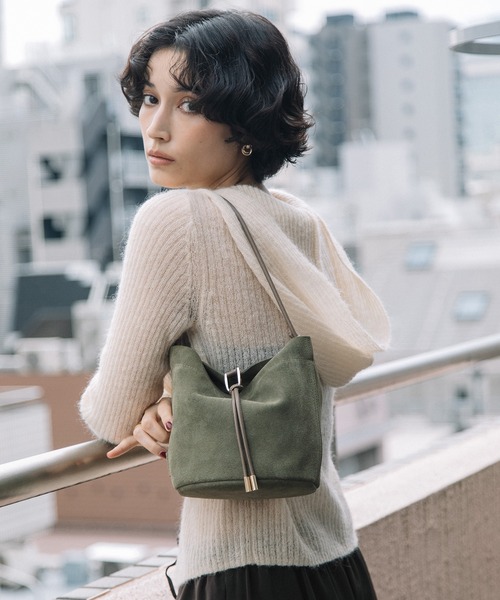 Beau're（ヴュレ）の「BEAURE スエード ミニ バケツ型バッグ（ショルダーバッグ・レディース・ブラウン/カーキ/ベージュ・FREE）」の3枚目の写真