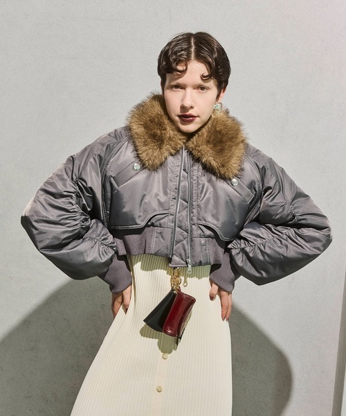 OMMO（オーエムエムオー）の「FUR COLLAR SHORT MA-1（MA-1・レディース・グレー/カーキ/ブラック・38/36）」の5枚目の写真