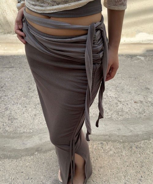 PLEASENOFOLLOW(プリーズノーフォロー)の「Ina Shirring Long Skirt (Khaki)(スカート・レディース・その他・SMALL/MEDIUM)」の2枚目の写真