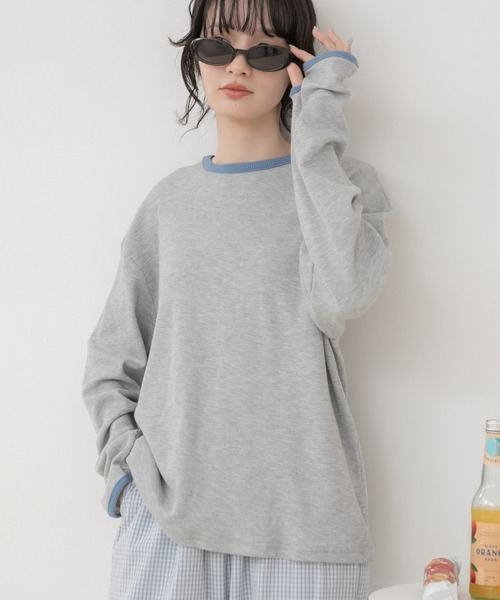 HEILIS(ヘイリス)の「バイカラーワッフルロングTシャツ/ロンT 長袖Tシャツ カットソー ワッフルTシャツ ワッフルトップス バイカラー 配色トップス 配色リブ クルーネック 長袖トップス 韓国ファッション 韓国コーデ カジュアル ノームコア レイヤード デイリー 春服 秋服 冬服 オフホワイト グレー ブラック(Tシャツ/カットソー・レディース・オフホワイト/ブラック/グレー・FREE)」の4枚目の写真