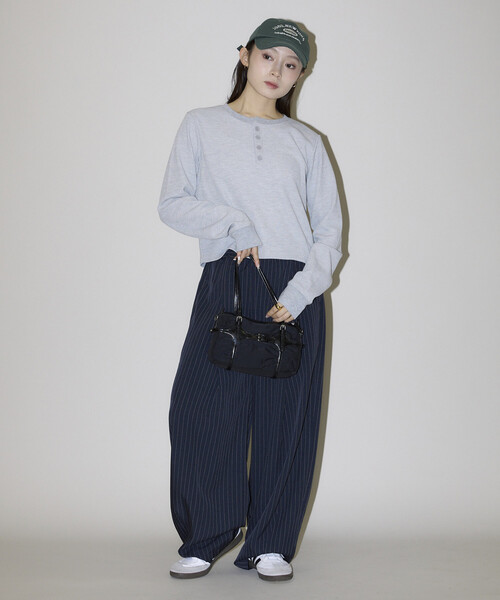 PUBLUX(パブリュクス)の「PUBLUX/パブリュクス ミニ ワッフル ヘンリーネック クロップド ロンT 限定展開(Tシャツ/カットソー・レディース・オフホワイト/グレー/ブラウン/チャコールグレー・フリ-)」の16枚目の写真