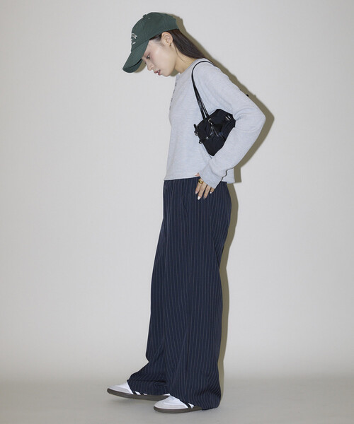 PUBLUX(パブリュクス)の「PUBLUX/パブリュクス ミニ ワッフル ヘンリーネック クロップド ロンT 限定展開(Tシャツ/カットソー・レディース・オフホワイト/グレー/ブラウン/チャコールグレー・フリ-)」の17枚目の写真