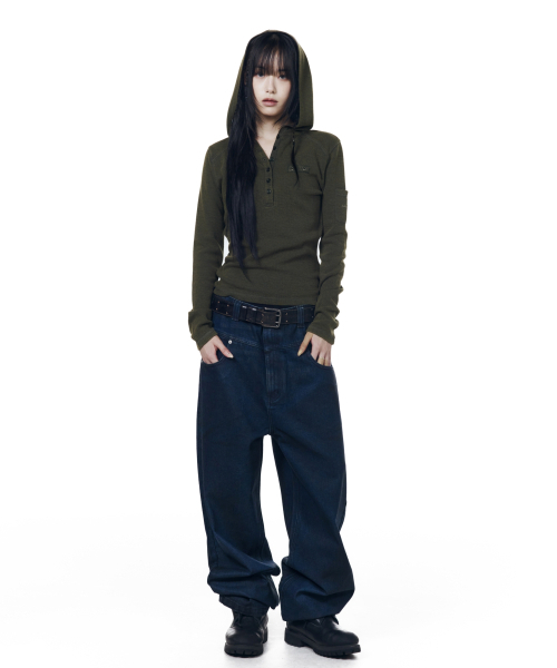 AAKAM（アーカム）の「Bleach Washed Hooded Long Sleeve (Olive)（パーカー・レディース・その他・1/2）」の4枚目の写真