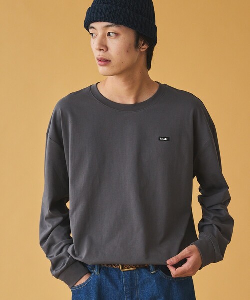 AIGLE（エーグル）の「オーガニックコットン オーバーサイズ ワンポイントシリコンバッジロゴ ロングスリーブTシャツ（Tシャツ/カットソー・メンズ・ブラック/ダークグレー/ホワイト・L/M/S/XL/XS/XXS）」の3枚目の写真