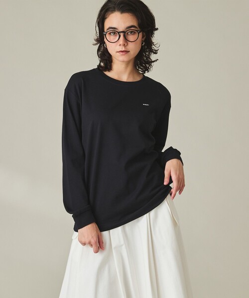 AIGLE（エーグル）の「オーガニックコットン オーバーサイズ ワンポイントシリコンバッジロゴ ロングスリーブTシャツ（Tシャツ/カットソー・メンズ・ブラック/ダークグレー/ホワイト・L/M/S/XL/XS/XXS）」の4枚目の写真