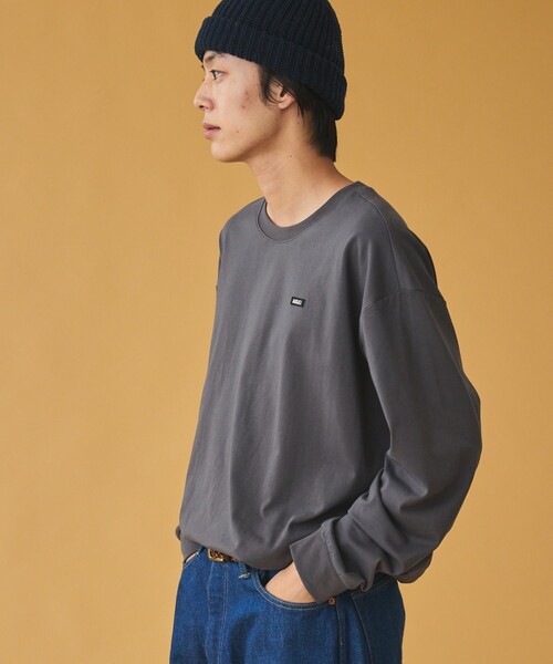 AIGLE（エーグル）の「オーガニックコットン オーバーサイズ ワンポイントシリコンバッジロゴ ロングスリーブTシャツ（Tシャツ/カットソー・メンズ・ブラック/ダークグレー/ホワイト・L/M/S/XL/XS/XXS）」の18枚目の写真