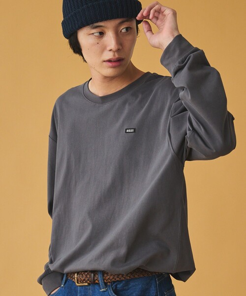AIGLE（エーグル）の「オーガニックコットン オーバーサイズ ワンポイントシリコンバッジロゴ ロングスリーブTシャツ（Tシャツ/カットソー・メンズ・ブラック/ダークグレー/ホワイト・L/M/S/XL/XS/XXS）」の19枚目の写真