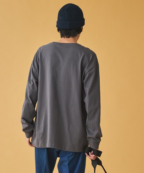 AIGLE（エーグル）の「オーガニックコットン オーバーサイズ ワンポイントシリコンバッジロゴ ロングスリーブTシャツ（Tシャツ/カットソー・メンズ・ブラック/ダークグレー/ホワイト・L/M/S/XL/XS/XXS）」の21枚目の写真