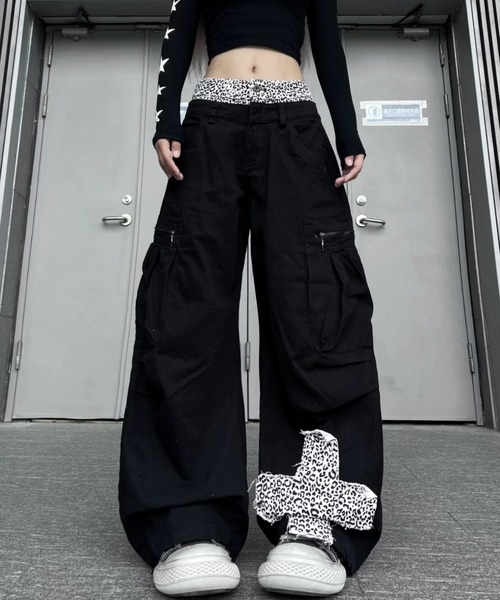 lilful(リルフル)の「レオパードクロス ダブルウエストワイドカーゴパンツ(カーゴパンツ・レディース・ブラック・L/M)」の2枚目の写真