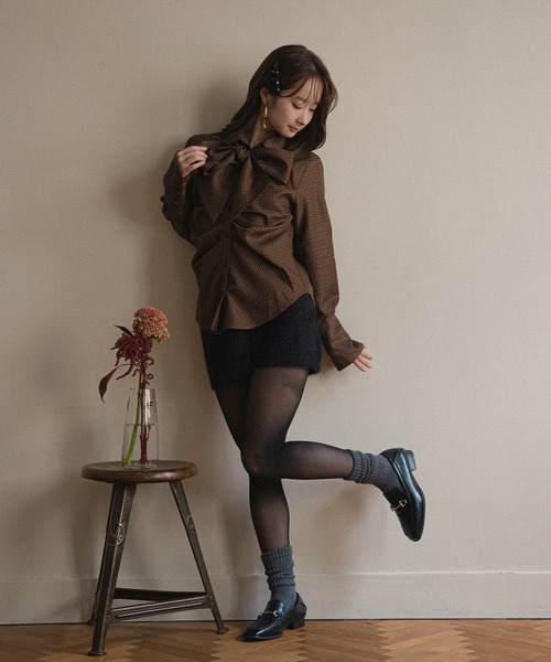 mideal(マイディール)の「tuck design bow tie shirt / タックデザインボウタイシャツ(シャツ/ブラウス・レディース・ベージュ/ブラウン/グレー・FREE)」の10枚目の写真